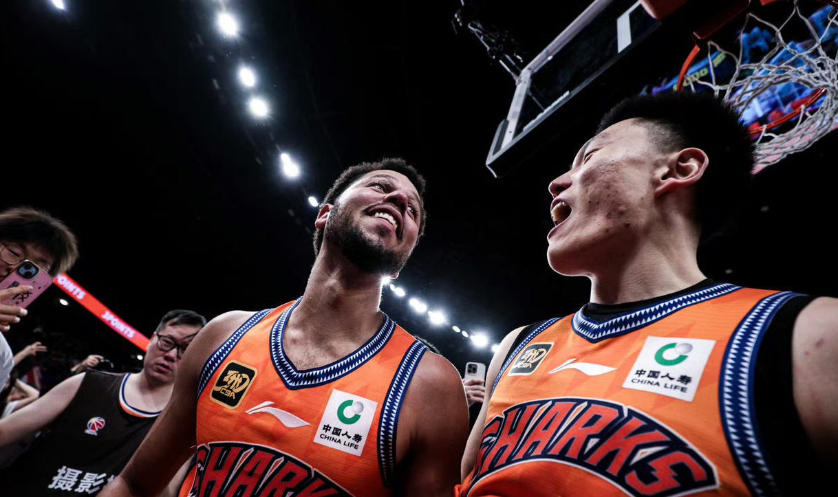 中国体育关于加时末段布鲁克林篮网备战CBA季后赛，迎来里程碑细节曝光，媒体盛赞，赛程密集仍需轮换的信息