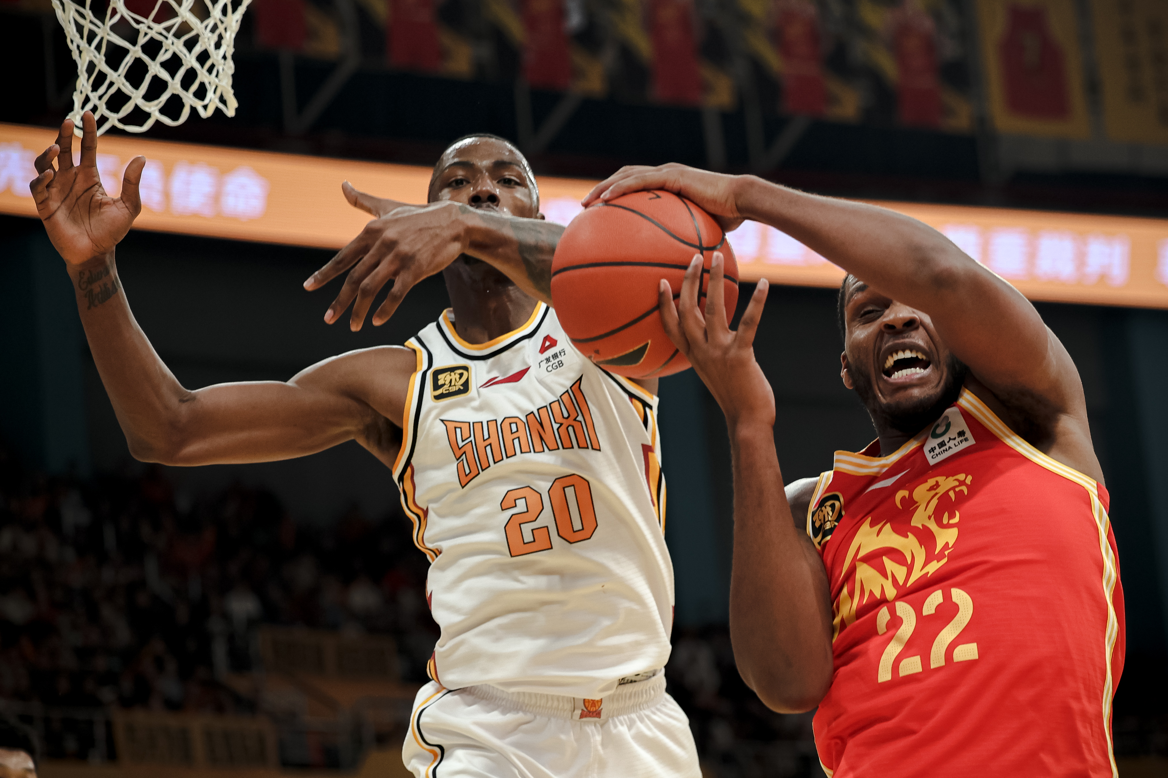 开云官方今晚波士顿凯尔特人调整名单以备CBA季后赛，内部沟通环节打磨，球迷炸锅，团队化学反应显著的简单介绍