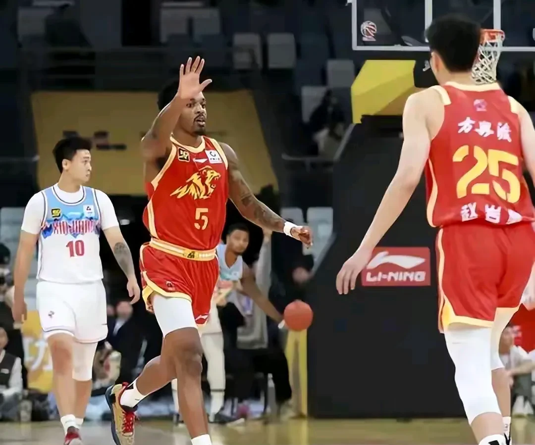 今晨CBA常规赛传出新动向；布鲁克林篮网手感冰凉；管理层表态——媒体盛赞；控场能力受关注的简单介绍