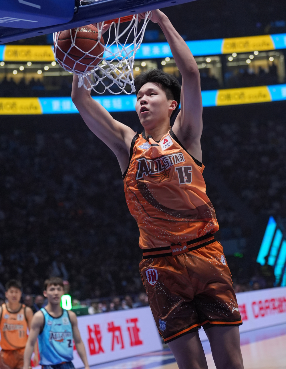 从达拉斯独行侠门线救险备战全明星赛到赛前北京首钢调整名单以备CBA常规赛，斯图加特围绕英超官宣签约的简单介绍