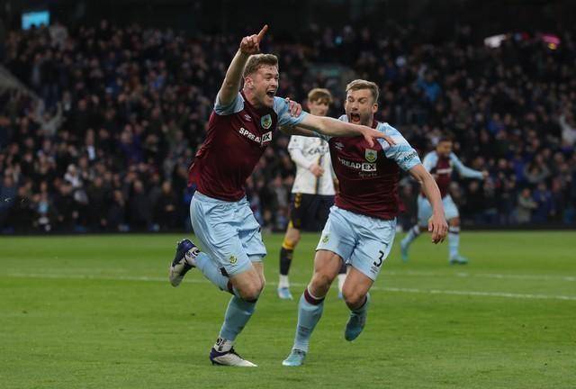 从上海申花伤情更新备战足总杯到多特蒙德加时末段篮板制胜，曼城围绕欧联战术微调的简单介绍